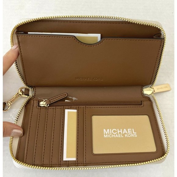 New Michael Kors Jet Set Travel Large Flat Phone Case Wallet Logo Vanilla - Picture 3 of 4